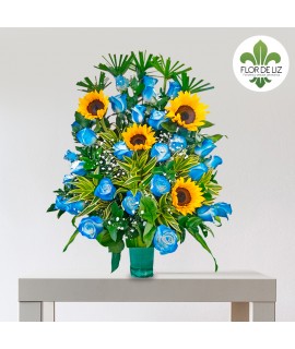 ALEGRIA FLORAL EN ROSAS AZULES Y GIRASOLES